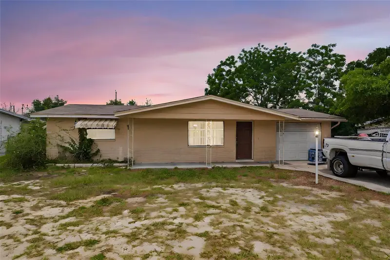 10 S Jackson St, FL