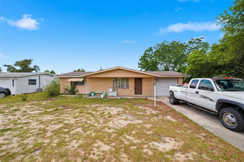10 S Jackson St, FL