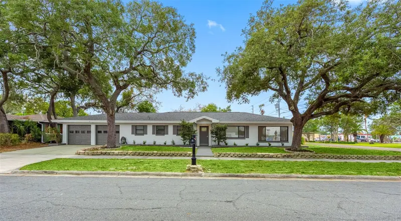 1005 Apache Trl, FL