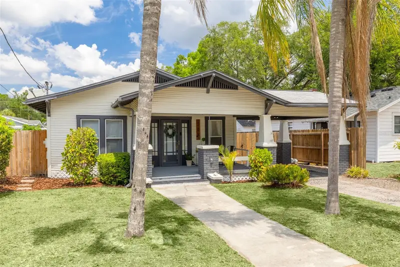 303 W Curtis St, FL