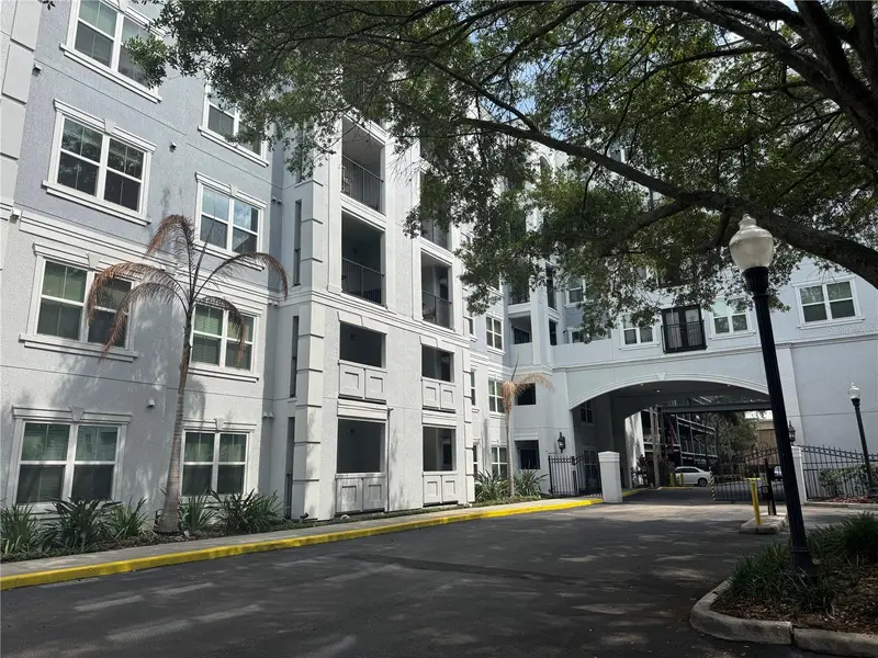 206 E South St #2018, FL