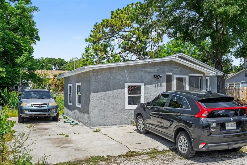 1303 37th St Nw, FL