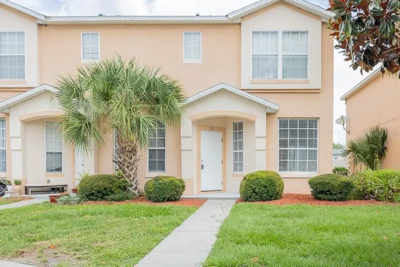 678 Captiva Cir, FL