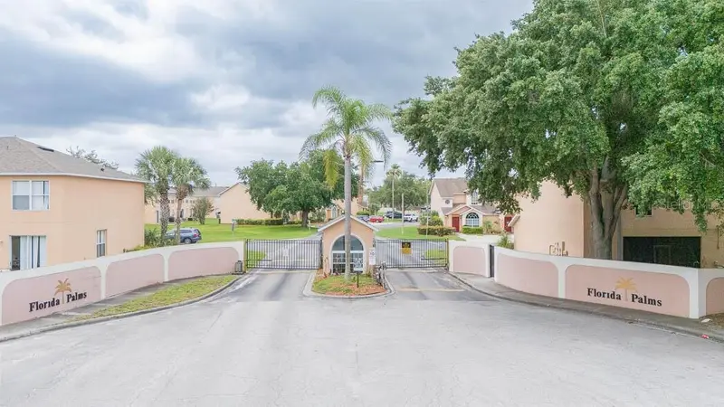 678 Captiva Cir, FL