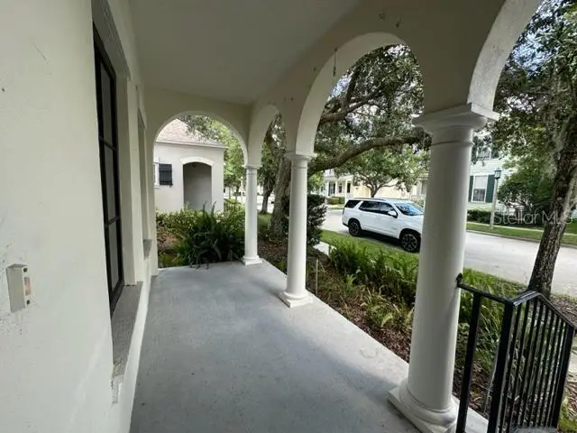 906 Pawstand Rd, FL