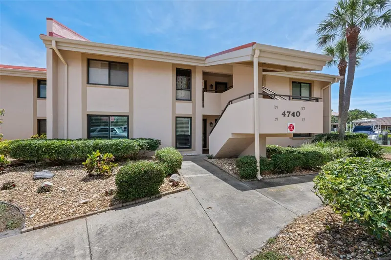 4740 Brittany Dr S #31, FL