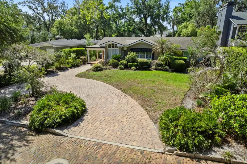 220 W Reading Way, FL