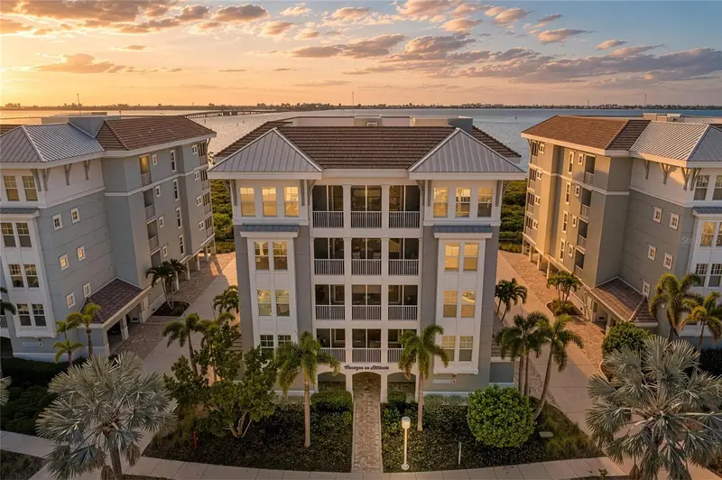 392 Aruba Cir #102, FL