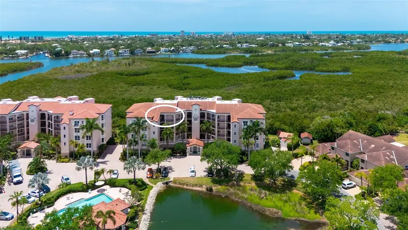 5420 Eagles Point Cir #402, FL