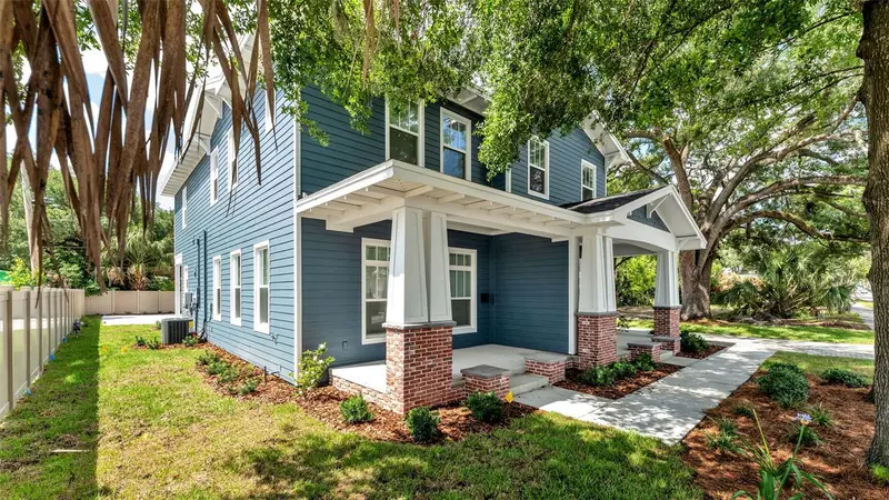 1031 E Lime St, FL