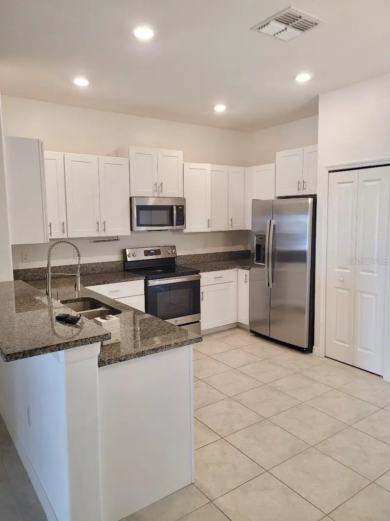 5122 Forum Blvd, FL