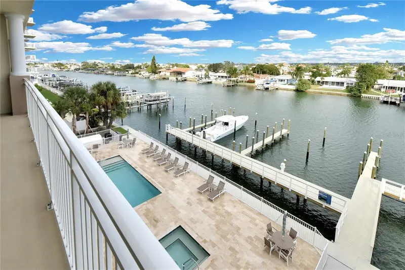 125 Island Way #403, FL