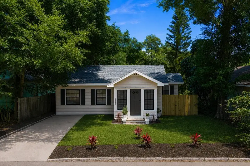 1175 Highland Ct N, FL