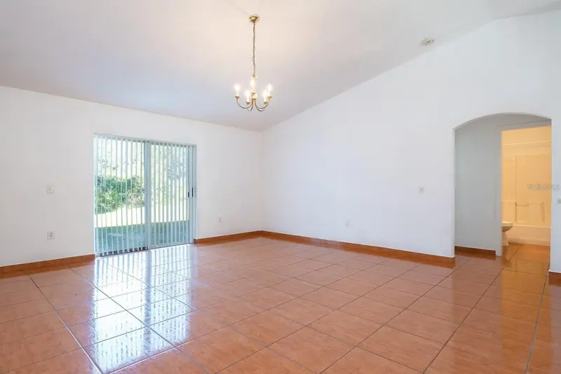 718 Pincon Ln, FL