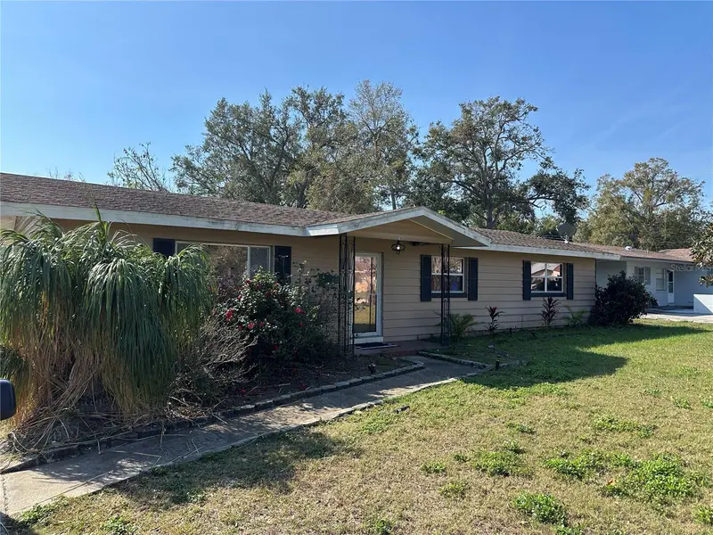 780 Avenue H Ne, FL
