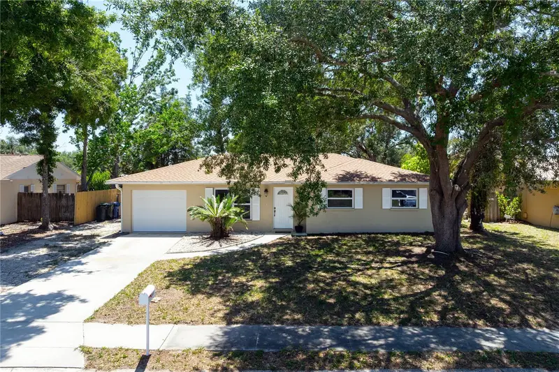 5446 Foxwood Dr, FL