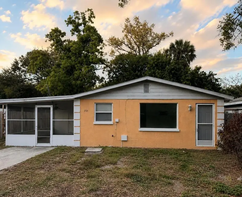 2121 33rd St, FL