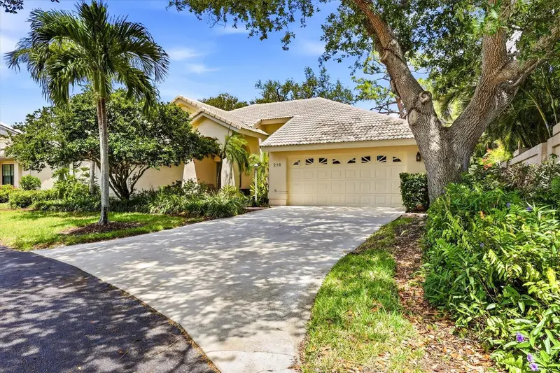 216 Carriage House Ln #216, FL