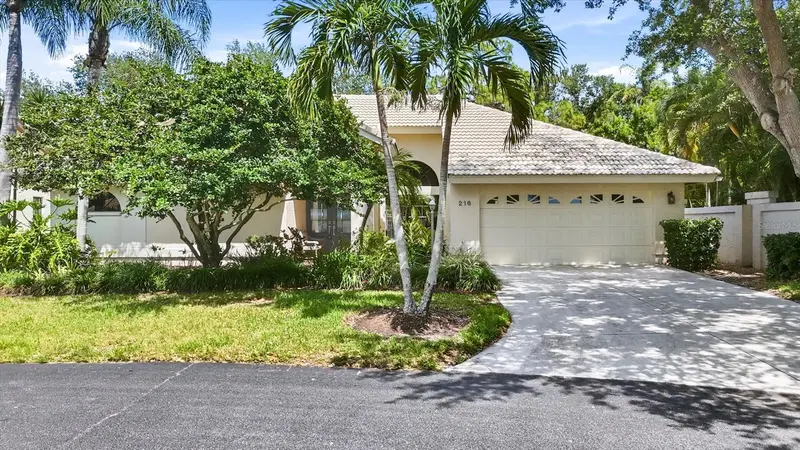 216 Carriage House Ln #216, FL
