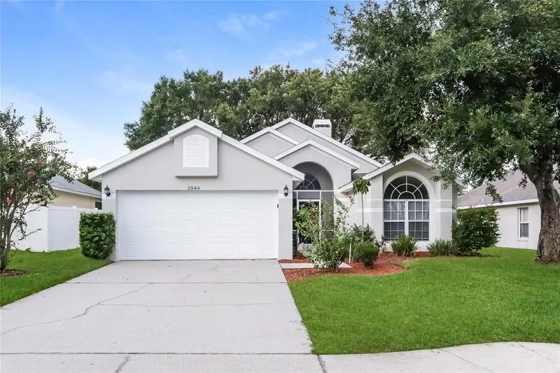 2544 Meadow Oaks Loop, FL