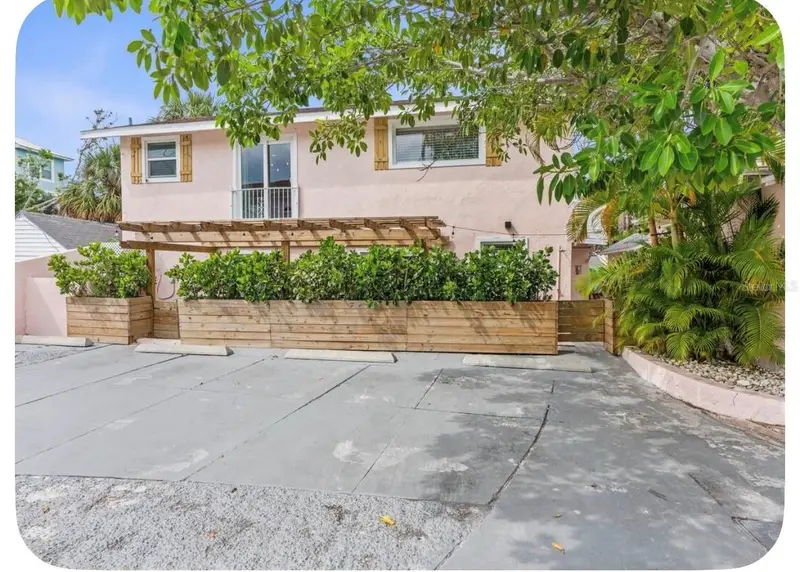 106 E Bay Dr, FL