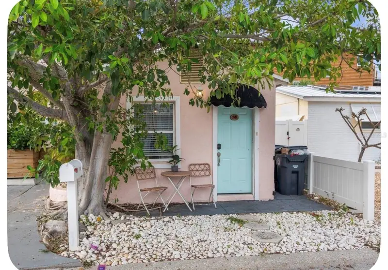 106 E Bay Dr, FL
