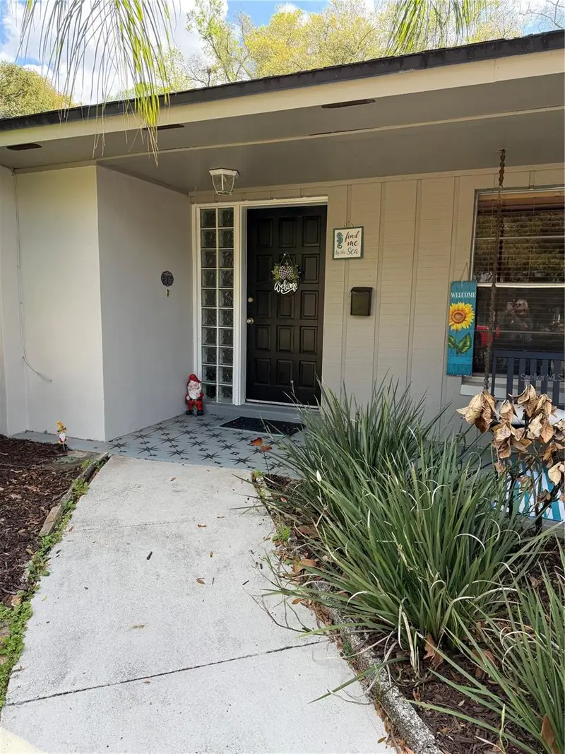 546 Hillcrest St, FL