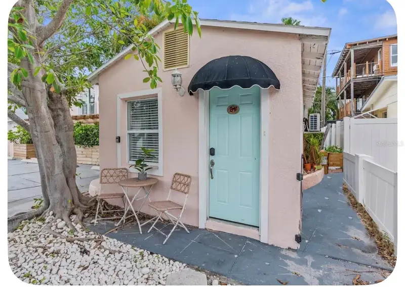 106 E Bay Dr, FL