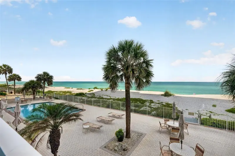 633 Alhambra Rd #205, FL
