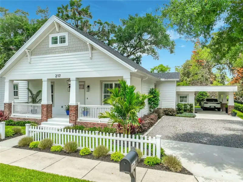 217 W Bay St, FL
