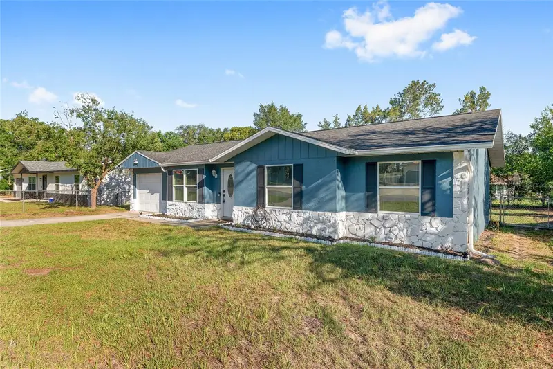 69 Sapphire Rd, FL
