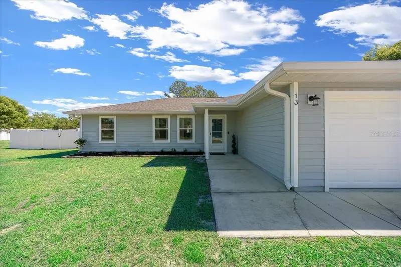 13 Teak Loop Pl, FL