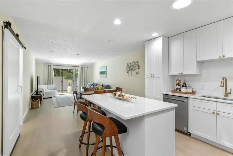 894 Jonathan Way #3b, FL