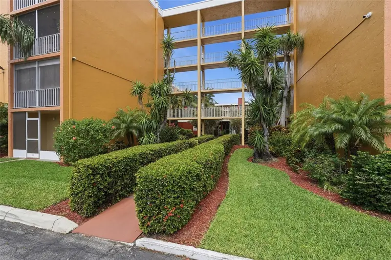2366 E Mall Dr #403, FL