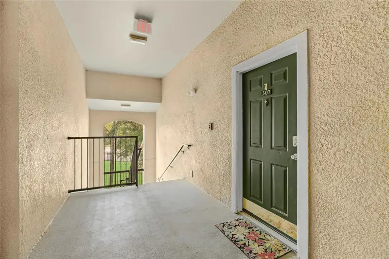 5122 Northridge Rd #307, FL