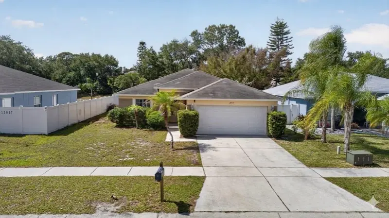 12015 Cedarfield Dr, FL