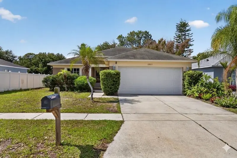 12015 Cedarfield Dr, FL