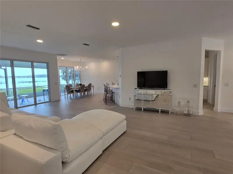 560 Eden Dr, FL