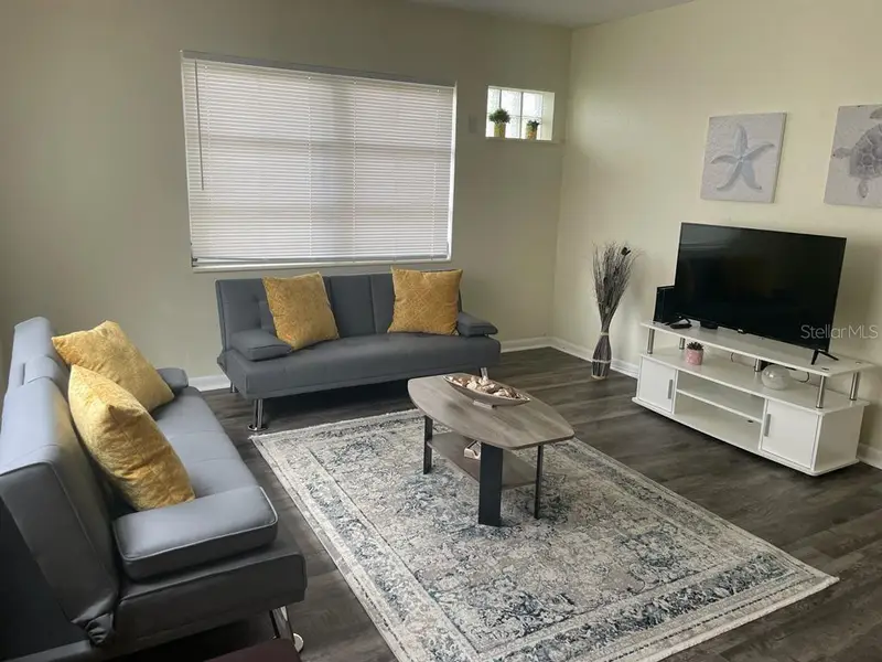 25 6th Ave Se, FL