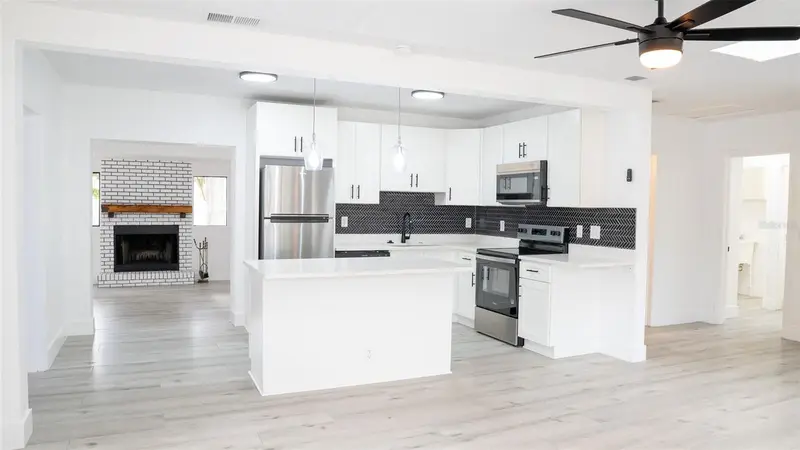 15 N Saturn Ave, FL