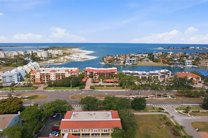 1060 Pinellas Bayway S #204, FL