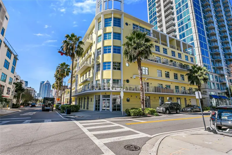 1212 E Whiting St #404, FL