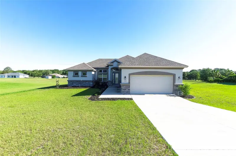 725 E Charleston Ct, FL