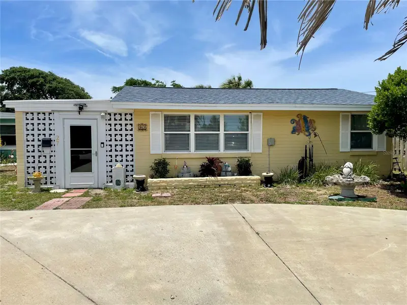 27 Alamanda Dr, FL