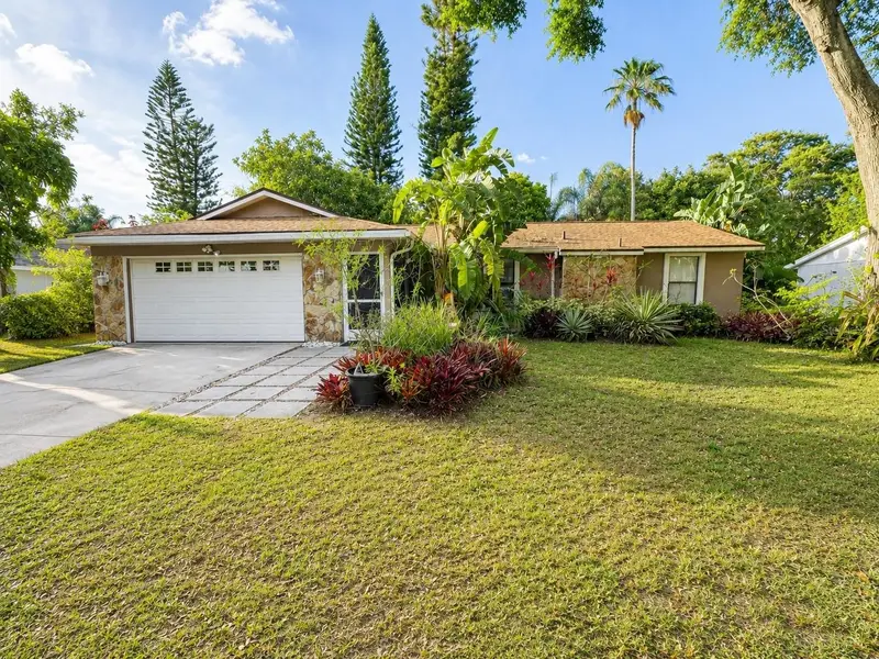 1671 Castlewood Ln, FL