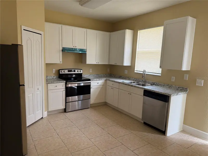 933 Whispering Cypress Ln, FL