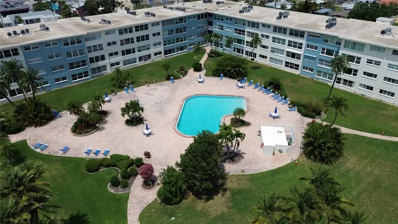 6363 Gulf Winds Dr #427, FL