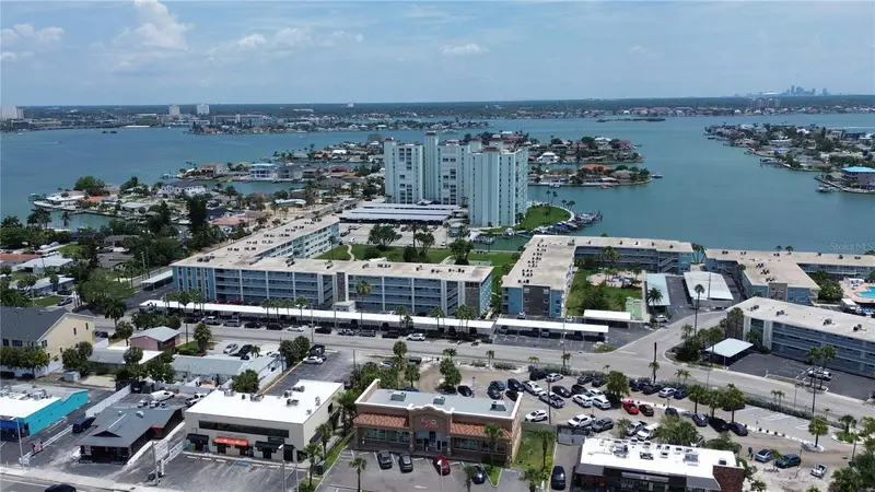 6363 Gulf Winds Dr #427, FL