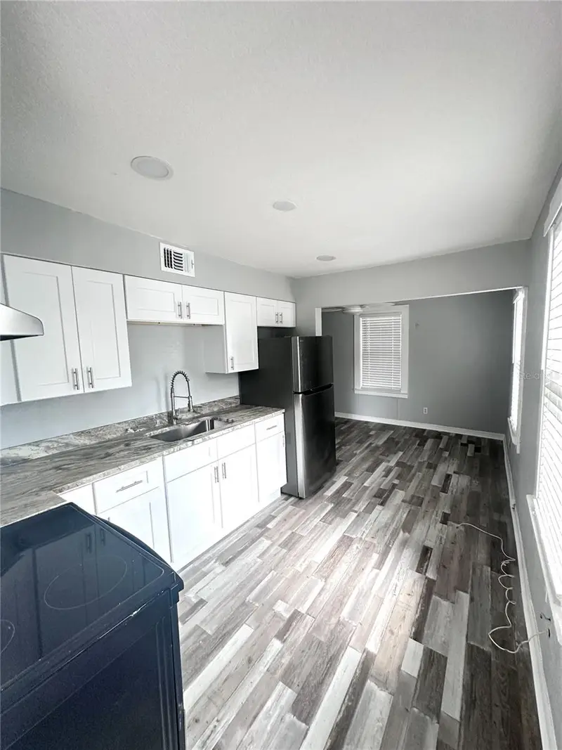 128 W North St, FL