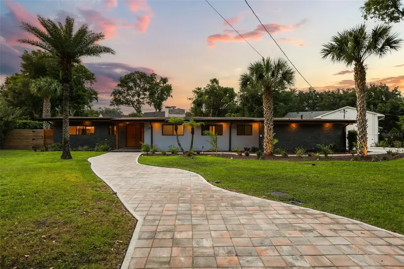 541 Manor Rd, FL